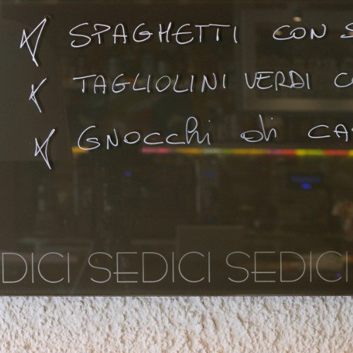 Lavagna-in-vetro-retrosmaltato-quidam